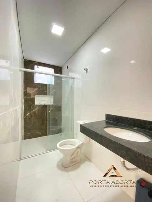 Foto 2 de Casa com 2 quartos à venda, 180m2 em Caratinga - MG