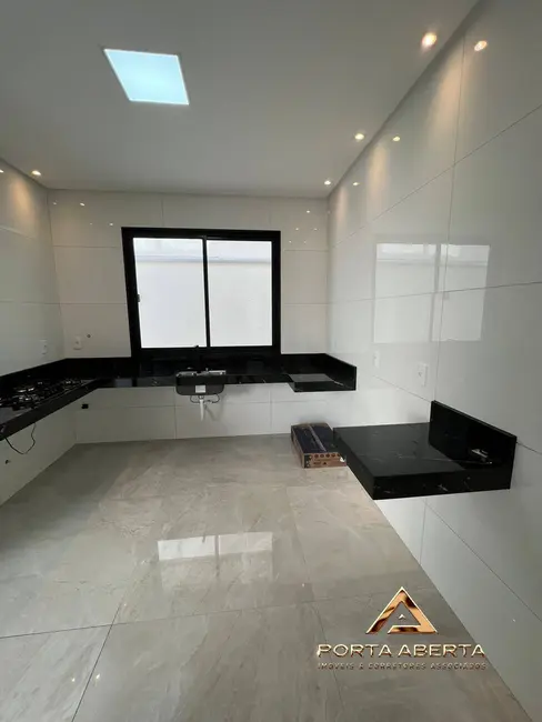 Casa com 3 quartos à venda, 225m2 em Santana Do Paraiso - MG - imagem 8 Foto 8 de Casa com 3 quartos à venda, 225m2 em Santana Do Paraiso - MG