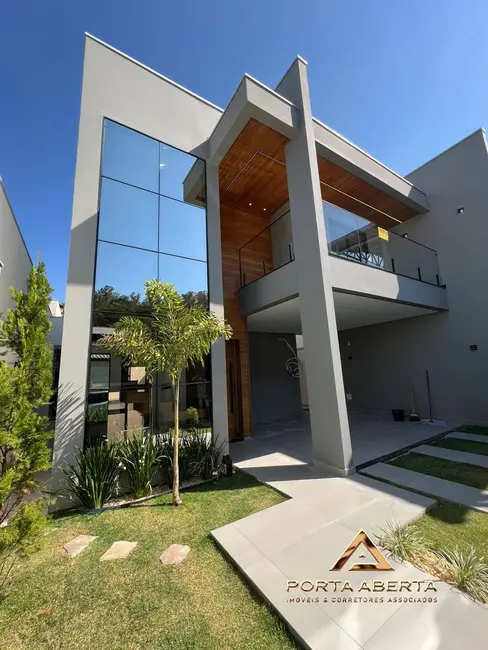 Casa com 3 quartos à venda, 225m2 em Santana Do Paraiso - MG - imagem 1 Foto 1 de Casa com 3 quartos à venda, 225m2 em Santana Do Paraiso - MG