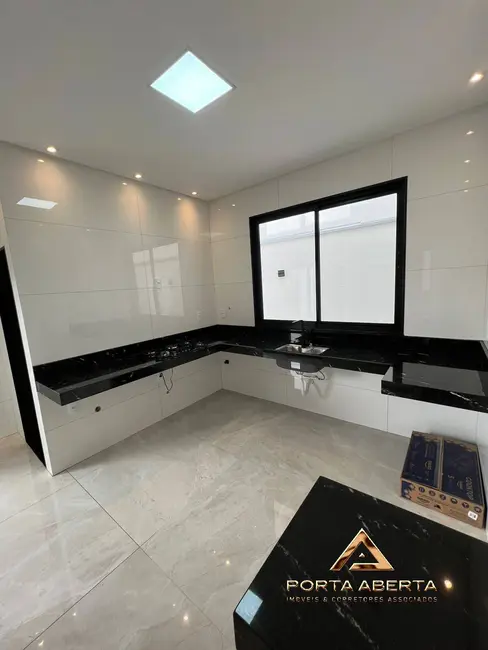 Casa com 3 quartos à venda, 225m2 em Santana Do Paraiso - MG - imagem 6 Foto 6 de Casa com 3 quartos à venda, 225m2 em Santana Do Paraiso - MG
