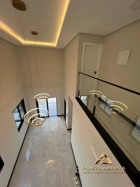 Casa com 3 quartos à venda, 225m2 em Santana Do Paraiso - MG - imagem 4 Foto 4 de Casa com 3 quartos à venda, 225m2 em Santana Do Paraiso - MG
