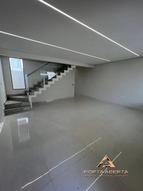 Foto 3 de Casa com 3 quartos à venda, 135m2 em Tiradentes, Ipatinga - MG