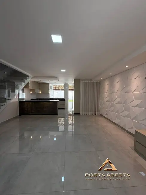 Casa com 3 quartos à venda, 163m2 em Santana Do Paraiso - MG - imagem 3 Foto 3 de Casa com 3 quartos à venda, 163m2 em Santana Do Paraiso - MG