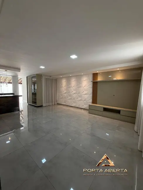 Casa com 3 quartos à venda, 163m2 em Santana Do Paraiso - MG - imagem 2 Foto 2 de Casa com 3 quartos à venda, 163m2 em Santana Do Paraiso - MG