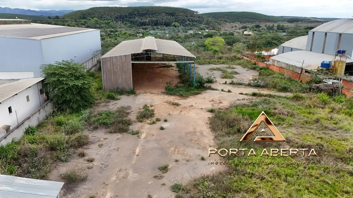 Foto 2 de Armazém / Galpão à venda, 900m2 em Caratinga - MG