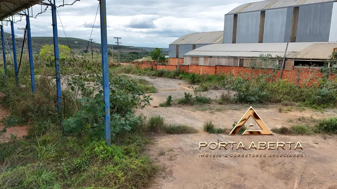 Foto 3 de Armazém / Galpão à venda, 900m2 em Caratinga - MG