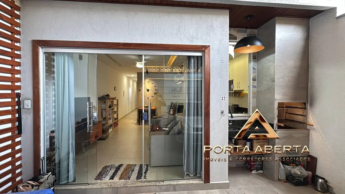 Foto 1 de Casa com 3 quartos à venda, 100m2 em Santana Do Paraiso - MG