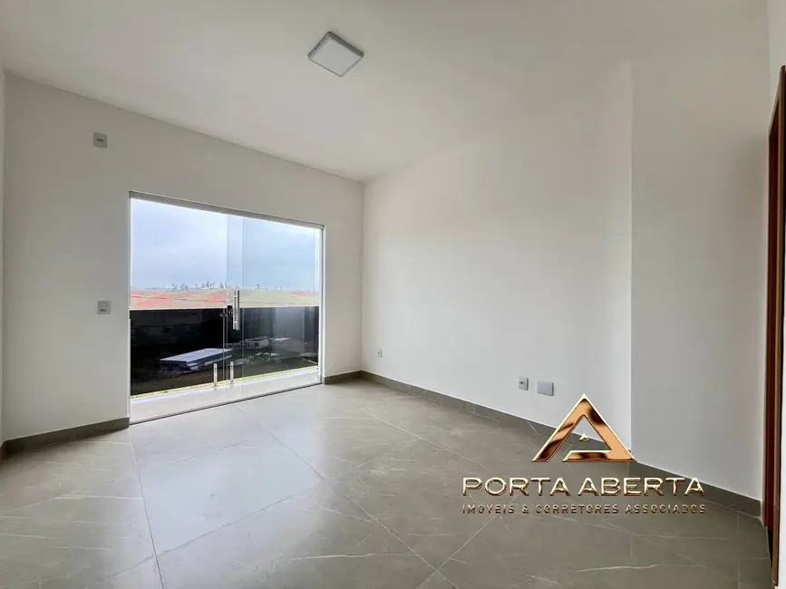 Casa com 3 quartos à venda, 135m2 em Santana Do Paraiso - MG - imagem 3 Foto 3 de Casa com 3 quartos à venda, 135m2 em Santana Do Paraiso - MG