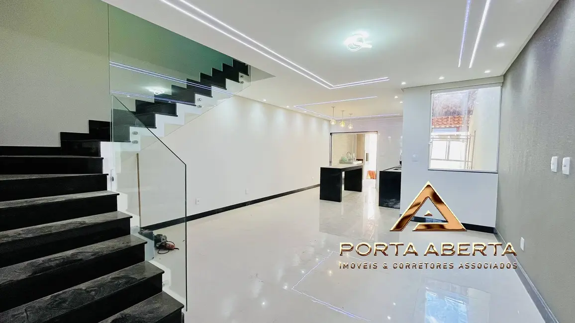 Foto 1 de Casa com 3 quartos à venda, 130m2 em Santana Do Paraiso - MG