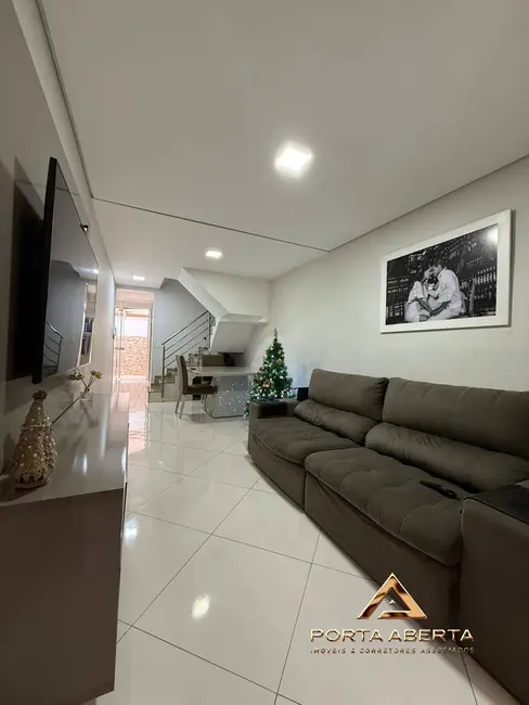 Foto 1 de Casa com 2 quartos à venda, 76m2 em Santana Do Paraiso - MG