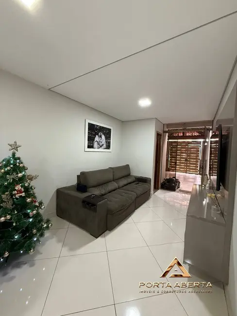 Foto 2 de Casa com 2 quartos à venda, 76m2 em Santana Do Paraiso - MG