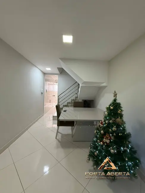 Foto 3 de Casa com 2 quartos à venda, 76m2 em Santana Do Paraiso - MG