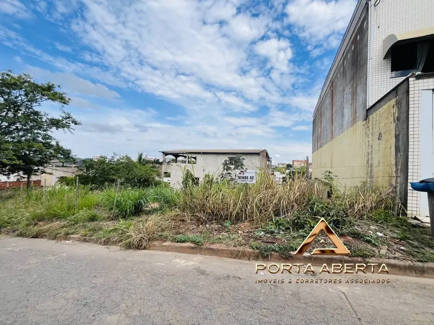 Foto 2 de Terreno / Lote à venda, 180m2 em Santana Do Paraiso - MG