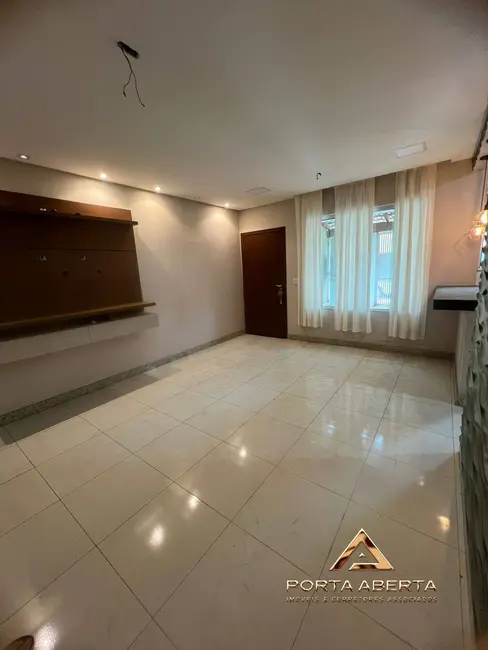 Foto 2 de Casa com 3 quartos à venda, 100m2 em Santana Do Paraiso - MG