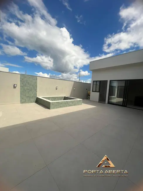 Foto 2 de Casa com 3 quartos à venda, 243m2 em Caratinga - MG