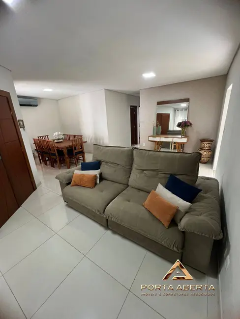 Foto 3 de Casa com 3 quartos à venda, 110m2 em Imbaúbas, Ipatinga - MG