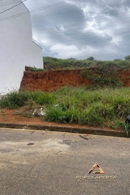 Foto 1 de Terreno / Lote à venda, 242m2 em Santana Do Paraiso - MG