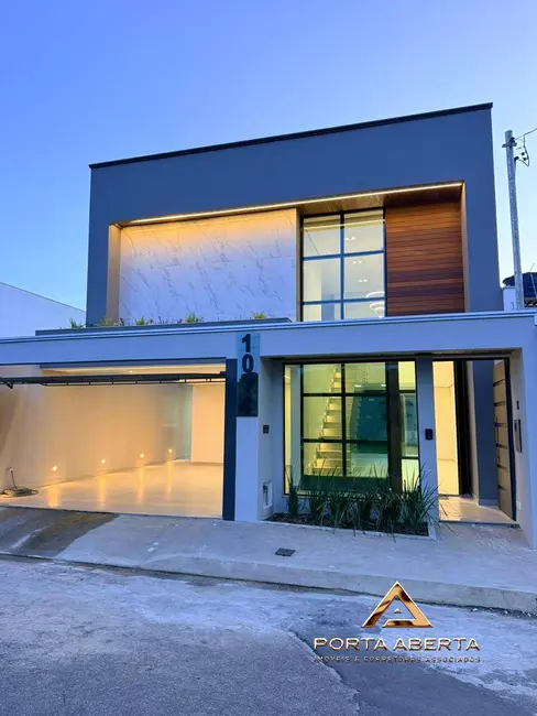 Foto 1 de Casa com 3 quartos à venda, 225m2 em Santana Do Paraiso - MG