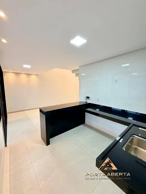 Foto 8 de Casa com 3 quartos à venda, 225m2 em Santana Do Paraiso - MG