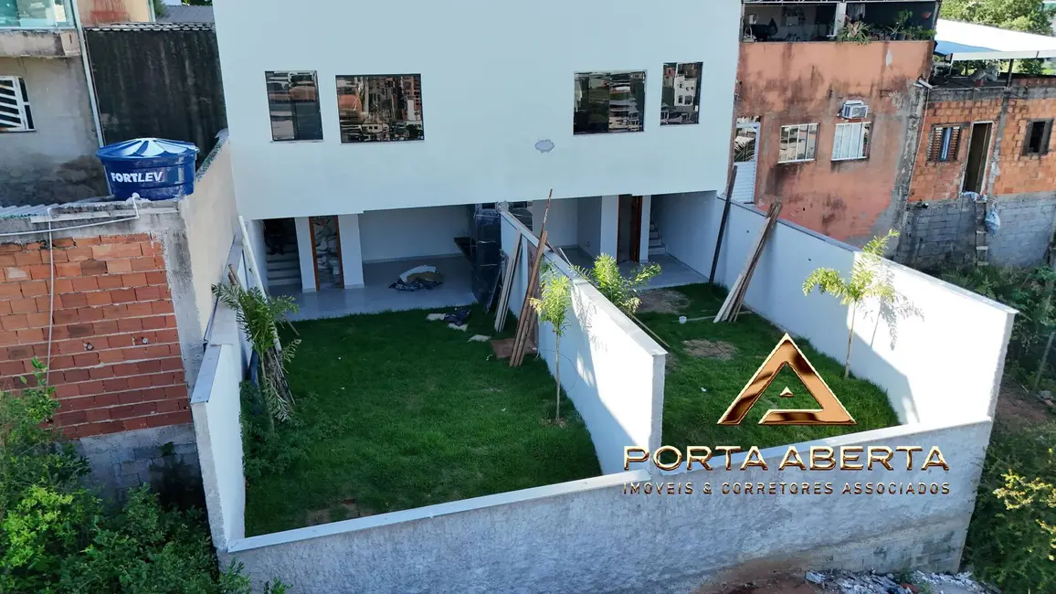 Foto 2 de Casa com 3 quartos à venda, 170m2 em Santana Do Paraiso - MG