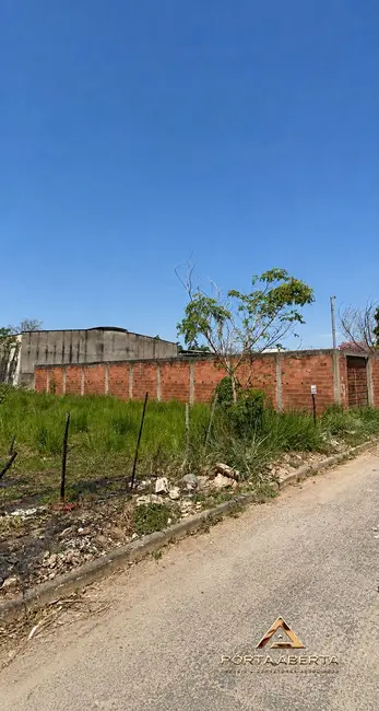 Foto 1 de Terreno / Lote à venda, 360m2 em Caratinga - MG