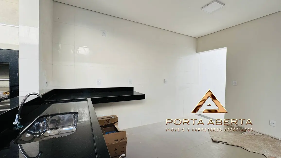 Foto 2 de Casa com 3 quartos à venda, 125m2 em Santana Do Paraiso - MG