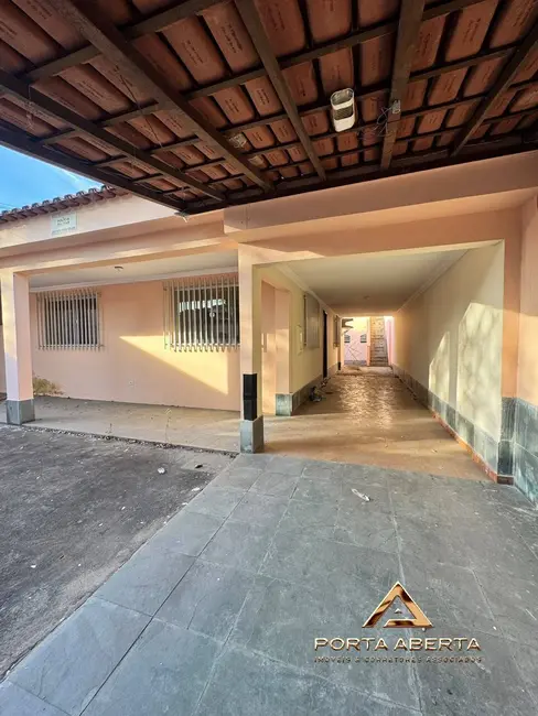 Foto 1 de Casa com 3 quartos à venda, 324m2 em Bom Retiro, Ipatinga - MG
