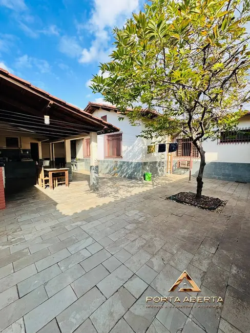 Casa com 3 quartos à venda, 250m2 em Imbaúbas, Ipatinga - MG - imagem 6 Foto 6 de Casa com 3 quartos à venda, 250m2 em Imbaúbas, Ipatinga - MG
