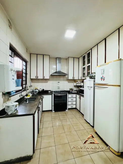 Casa com 3 quartos à venda, 250m2 em Imbaúbas, Ipatinga - MG - imagem 9 Foto 9 de Casa com 3 quartos à venda, 250m2 em Imbaúbas, Ipatinga - MG