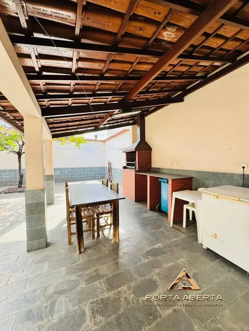 Casa com 3 quartos à venda, 250m2 em Imbaúbas, Ipatinga - MG - imagem 7 Foto 7 de Casa com 3 quartos à venda, 250m2 em Imbaúbas, Ipatinga - MG