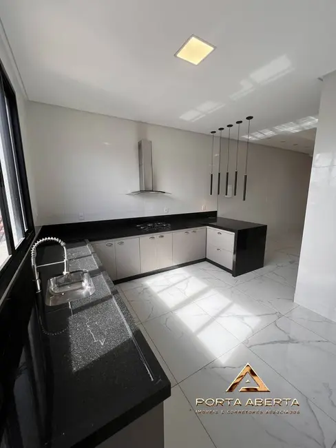 Casa com 3 quartos à venda, 183m2 em Iguaçu, Ipatinga - MG - imagem 6 Foto 6 de Casa com 3 quartos à venda, 183m2 em Iguaçu, Ipatinga - MG