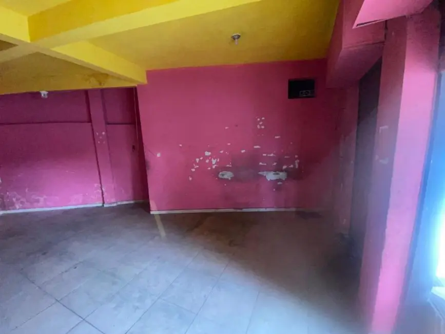 Foto 1 de Loja à venda, 180m2 em Del Castilho, Rio De Janeiro - RJ