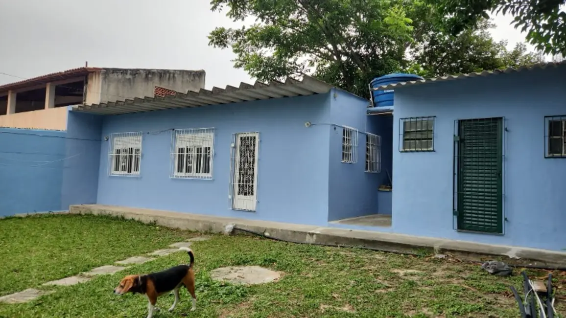Foto 2 de Casa com 3 quartos à venda, 200m2 em Araruama - RJ