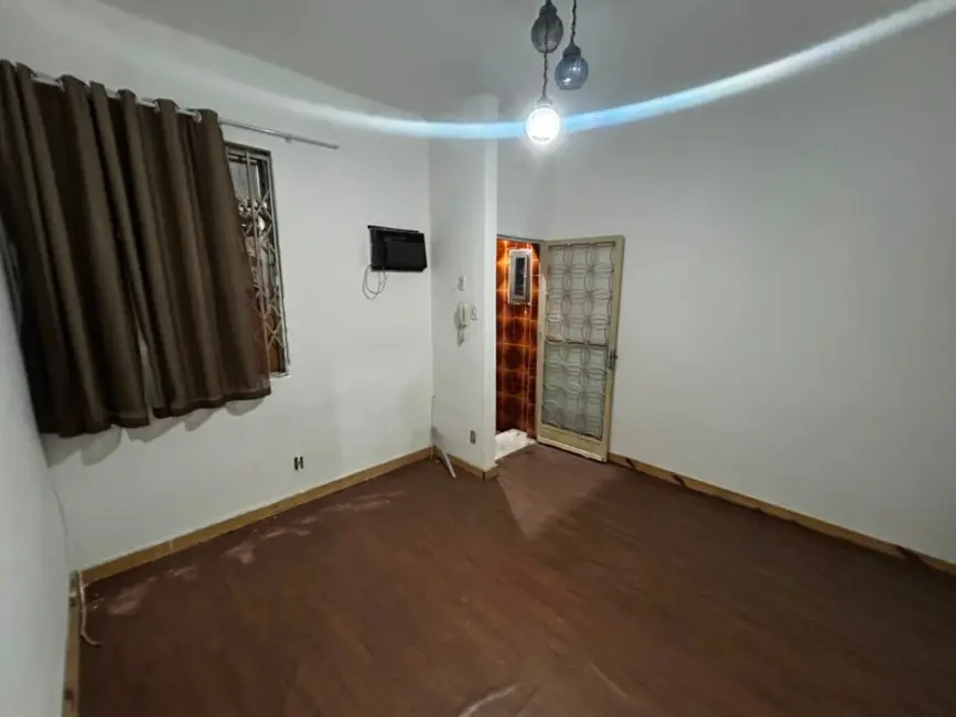 Casa com 2 quartos para alugar, 70m2 em Madureira, Rio De Janeiro - RJ - imagem 2 Foto 2 de Casa com 2 quartos para alugar, 70m2 em Madureira, Rio De Janeiro - RJ