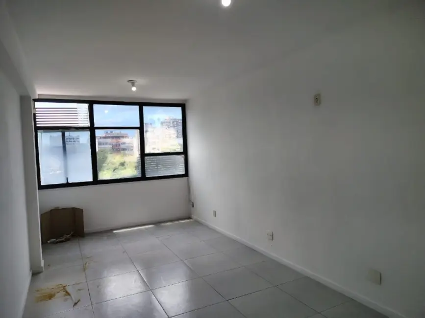 Sala Comercial para alugar, 32m2 em Vila Isabel, Rio De Janeiro - RJ - imagem 1 Foto 1 de Sala Comercial para alugar, 32m2 em Vila Isabel, Rio De Janeiro - RJ