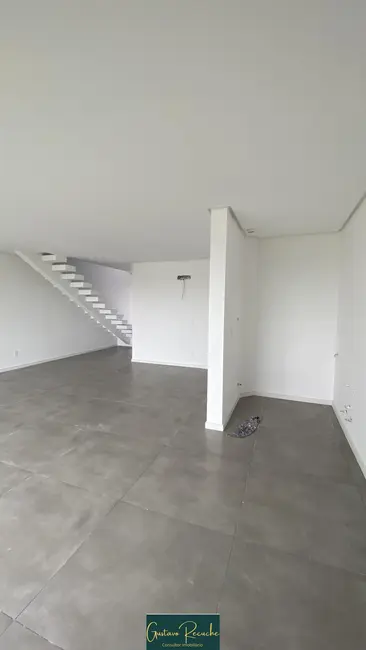 Foto 4 de Sobrado com 3 quartos para alugar, 170m2 em Torres - RS