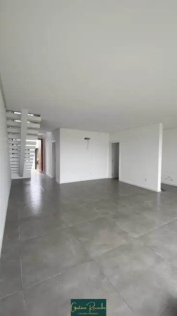 Foto 3 de Sobrado com 3 quartos para alugar, 170m2 em Torres - RS