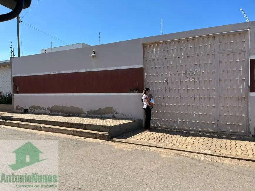 Foto 2 de Casa com 3 quartos à venda em Barreiras - BA