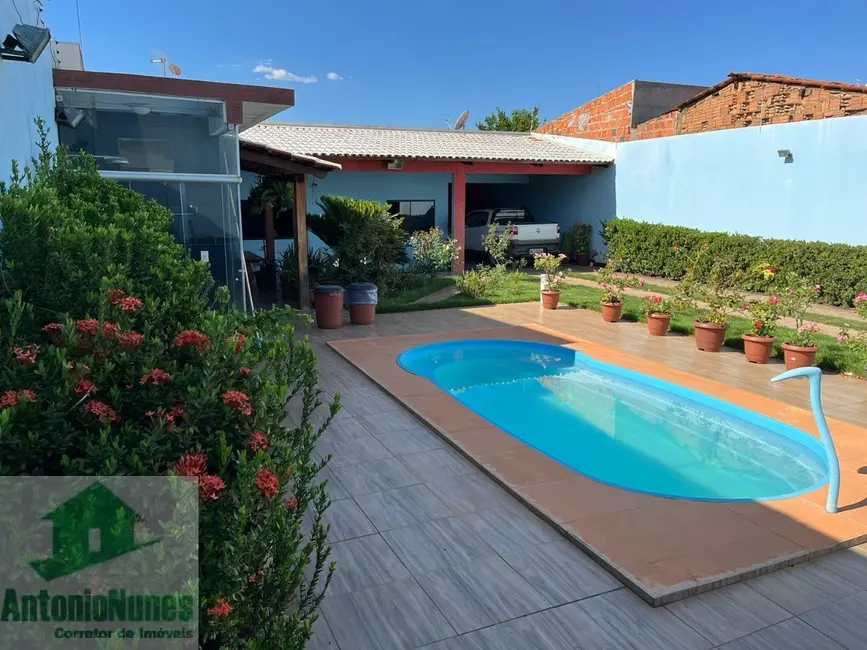 Foto 1 de Casa com 3 quartos à venda em Barreiras - BA