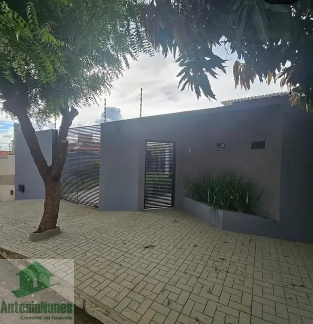 Foto 1 de Casa com 3 quartos à venda, 250m2 em Barreiras - BA