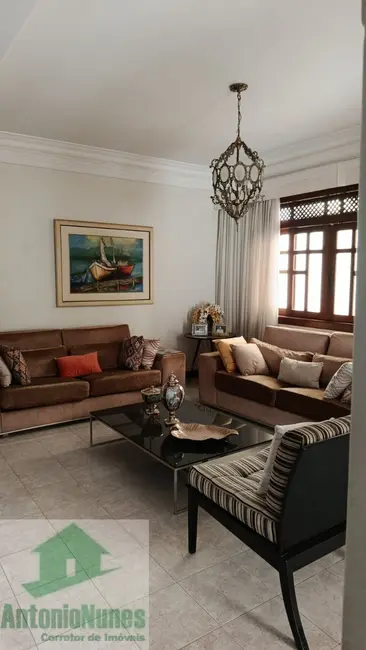 Casa com 4 quartos à venda, 280m2 em Centro, Barreiras - BA - imagem 3 Foto 3 de Casa com 4 quartos à venda, 280m2 em Centro, Barreiras - BA