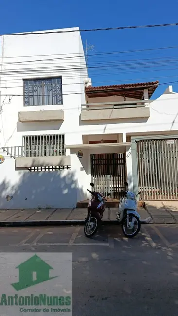 Casa com 4 quartos à venda, 280m2 em Centro, Barreiras - BA - imagem 1 Foto 1 de Casa com 4 quartos à venda, 280m2 em Centro, Barreiras - BA