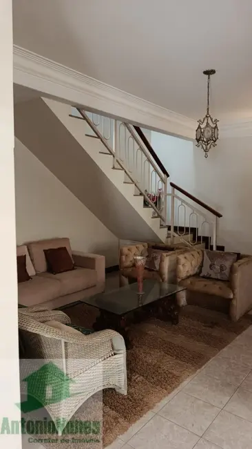 Casa com 4 quartos à venda, 280m2 em Centro, Barreiras - BA - imagem 2 Foto 2 de Casa com 4 quartos à venda, 280m2 em Centro, Barreiras - BA