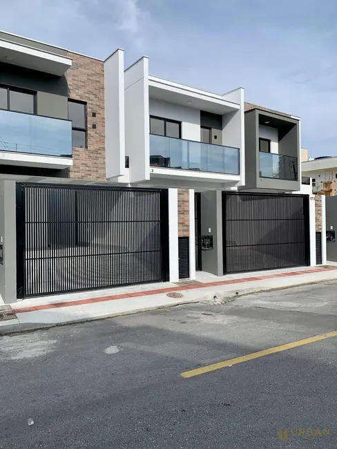 Sobrado com 3 quartos à venda, 155m2 em Centro, Itajai - SC - imagem 2 Foto 2 de Sobrado com 3 quartos à venda, 155m2 em Centro, Itajai - SC