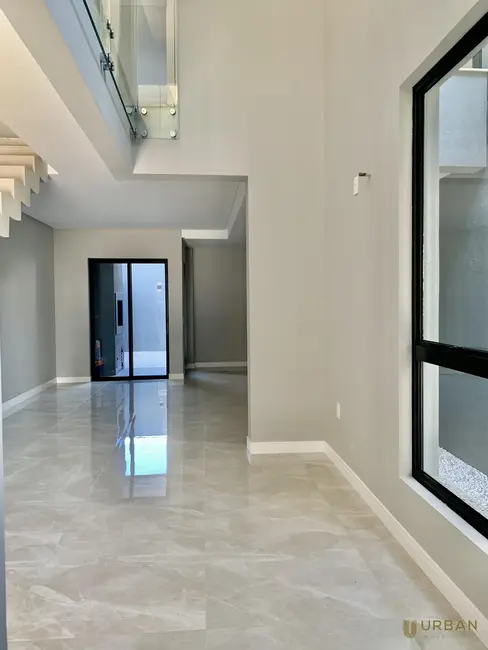 Foto 2 de Sobrado com 3 quartos à venda, 150m2 em Centro, Itajai - SC