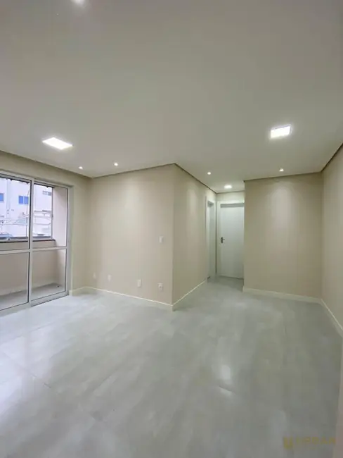 Foto 1 de Apartamento com 2 quartos à venda, 55m2 em Espinheiros, Itajai - SC