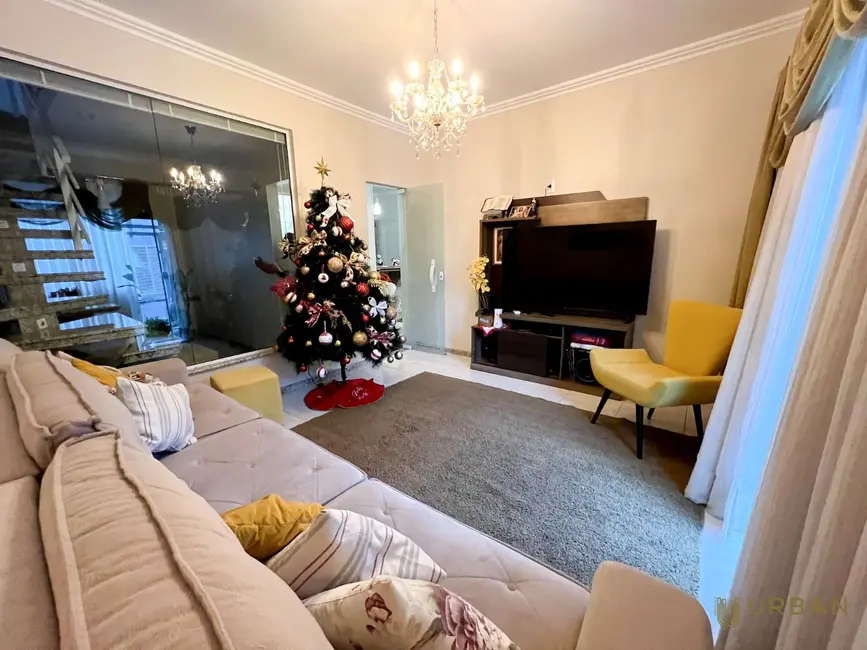 Sobrado com 3 quartos à venda, 114m2 em Murta, Itajai - SC - imagem 4 Foto 4 de Sobrado com 3 quartos à venda, 114m2 em Murta, Itajai - SC