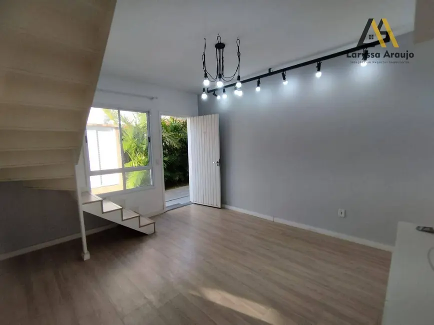 Foto 1 de Casa com 2 quartos à venda e para alugar, 80m2 em Água Espraiada (Caucaia do Alto), Cotia - SP