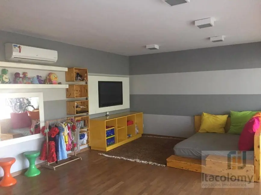 Foto 3 de Casa de Condomínio com 4 quartos para alugar, 1500m2 em Residencial Tamboré, Barueri - SP