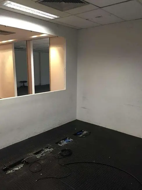 Sala Comercial para alugar, 570m2 em Barueri - SP - imagem 8 Foto 8 de Sala Comercial para alugar, 570m2 em Barueri - SP
